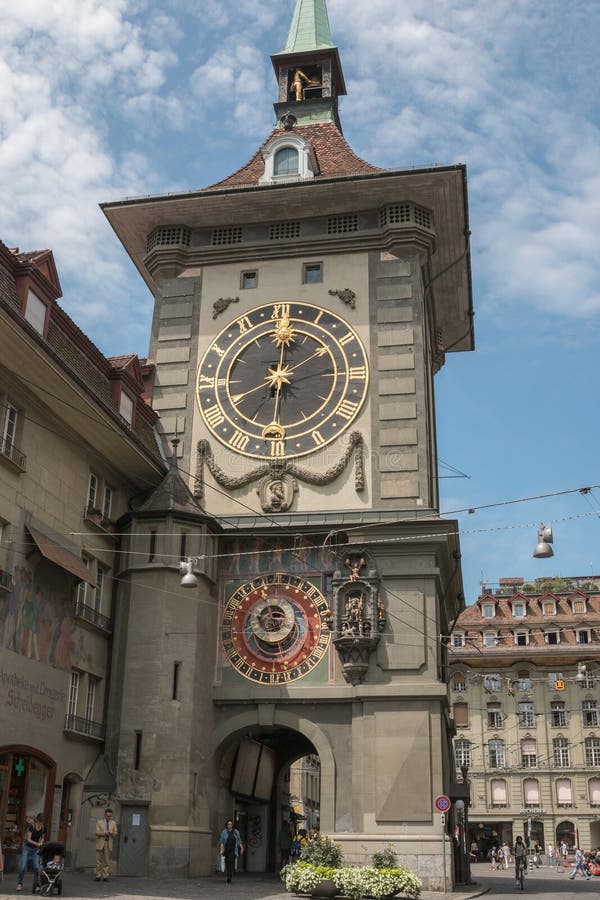 观看时钟塔是一个地标中世纪塔在伯尔尼的历史的中心